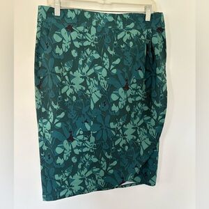 Rip skirt Hawai’i wrap closure skirt length 3 with deep green botanical pattern